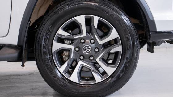 TOYOTA HILUX SW4 2.8 D-4D TURBO DIESEL SRX PLATINUM 4X4 AUTOMÁTICO
